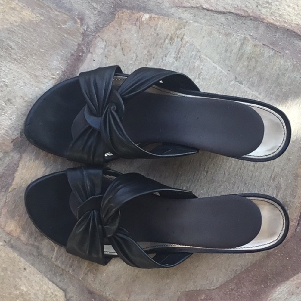 Comfortable wedges black